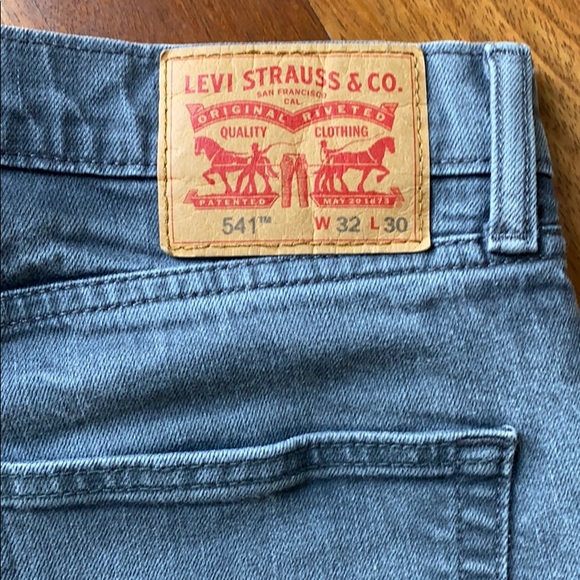 Levi’s 541 Athletic Taper Gray Wash Jeans, 32 x 30 - Picture 5 of 8